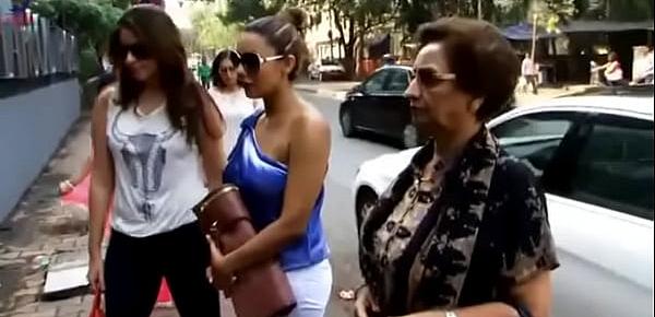  gauri khans boobs exposed in public